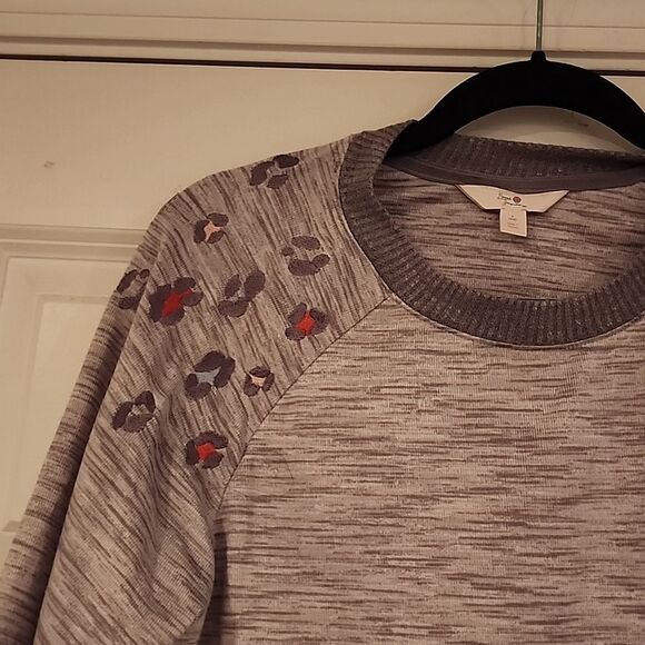 Secret Treasures Soft Gray sweater with cheetah design S - Picture 2 of 3